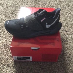 Kyrie Low 3 Basketball Shoes